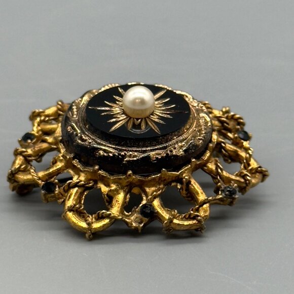 Vintage LJM Etruscan Black Glass Brooch Gold Tone Revival - Picture 4 of 11